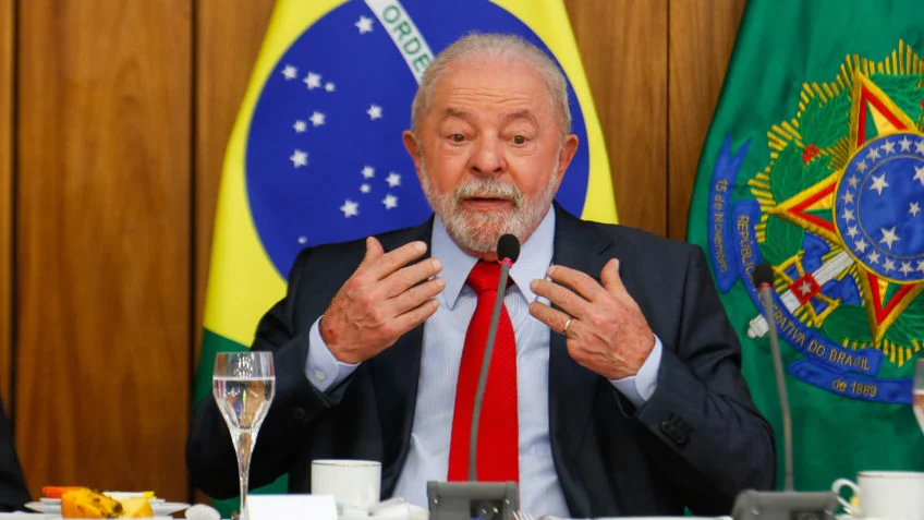 Lula expõe desconfiança segurança no Planalto e diz que Forças